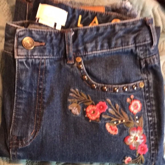 ❤️ (20)ladies size 28 waist embellished crop jeans by Kate spade. Like new - Picture 15 of 16